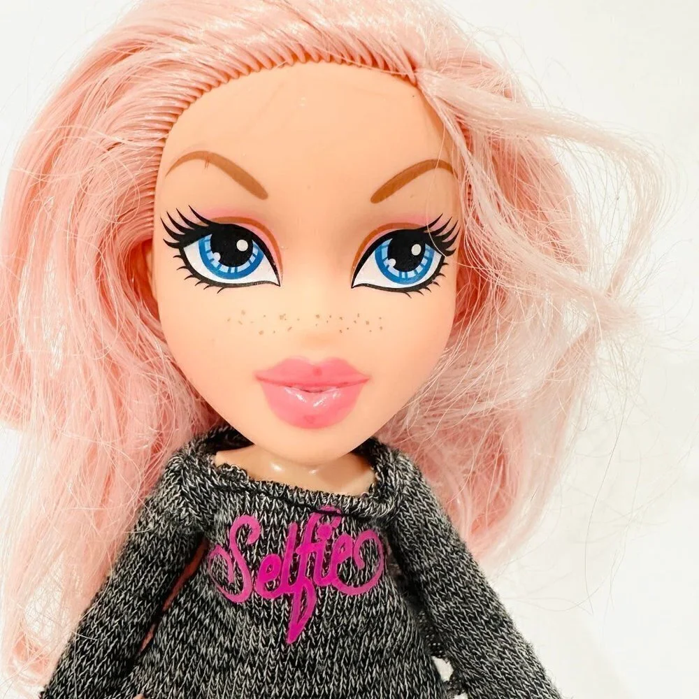 Bratz Selfie Stick Cloe Doll